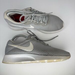 Nike Tanjung Women 8 / Men 6.5 Gray White Sneakers SH7